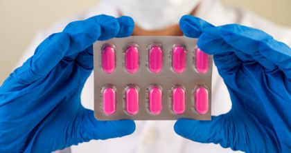Importa insumos médicos a Ecuador: Conoce los productos que requieren permiso y los que no